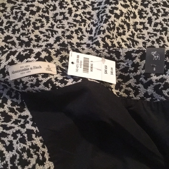 Abercrombie and Fitch Mini Skirt - Picture 5 of 7